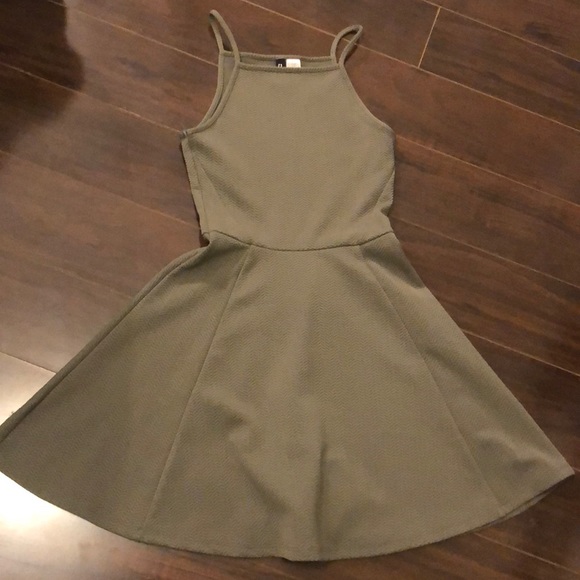 H&M Dresses & Skirts - H&M olive green dress